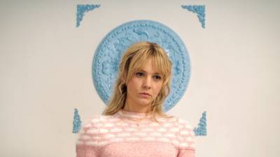 'Promising Young Woman': Inside Emerald Fennell and Carey Mulligan's Funny, Furious Revenge Film (Exclusive) - www.etonline.com