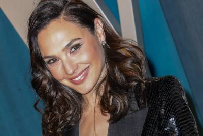 Gal Gadot Teams Up With Xbox To Give The Gift Of Wonder To Sick Kids - etcanada.com