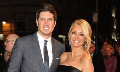 Tess Daly reacts as Vernon Kay surprises his former I'm A Celebrity campmates - hellomagazine.com