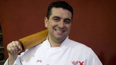 'Cake Boss' star Buddy Valastro struggles to ice cake in return to bakery after suffering hand injury - www.foxnews.com - New Jersey