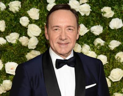 Kevin Spacey continues his bizarre Christmas tradition of releasing a tone-deaf video - nypost.com