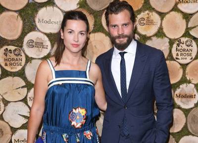 WATCH: Jamie Dornan’s rendition of White Christmas doesn’t go down well with his daughters - evoke.ie - Ireland
