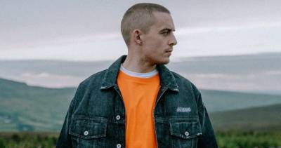 Dermot Kennedy claims Ireland’s Christmas Number 1 single and album with Giants and Without Fear - www.officialcharts.com - Ireland