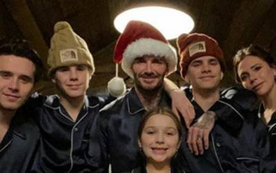 The Beckhams Wore Matching Pajamas for Their Christmas Morning Photo! - www.justjared.com