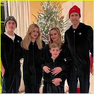 Reese Witherspoon Shares Her Family's Christmas Photo, Which Took an Hour to Accomplish! - www.justjared.com - Tennessee