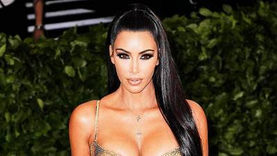 Kim Kardashian Gets ‘6 Pack Abs’ For Christmas Shows Them Off With Sexy Green Skirt On Christmas - hollywoodlife.com