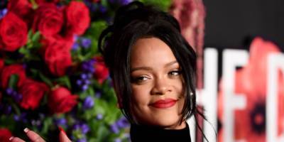 Rihanna Spreads Holiday Cheer With A Fan In Barbados - www.elle.com - Barbados