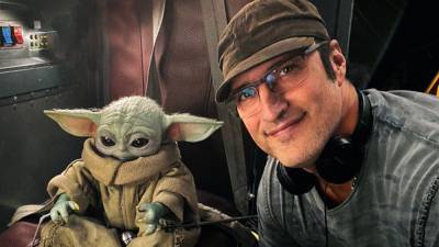 ‘The Mandalorian’ Director Robert Rodriguez And Baby Yoda Come Together For Holiday Jam Session - deadline.com