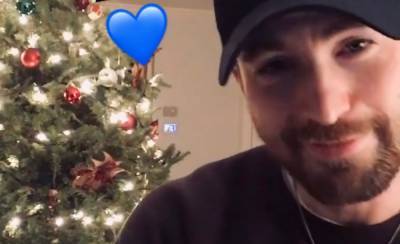 Chris Evans Played the Piano For His Fans on Christmas (Video) - www.justjared.com