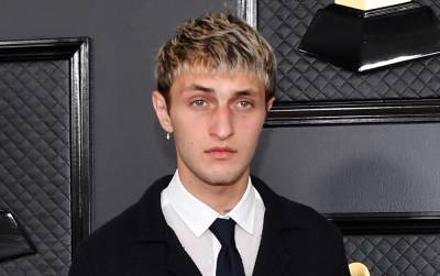 Anwar Hadid Says He's Anti-Vaxx, Explains Why He Won't Get the COVID-19 Vaccine - www.justjared.com