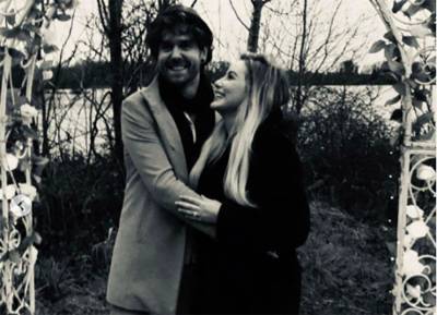 ‘Forever & always’ Country singer Cliona Hagan’s romantic Christmas proposal - evoke.ie