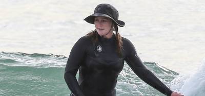 Leighton Meester Catches Some Waves During Solo Surf Session - www.justjared.com - Malibu