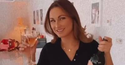 Sam Faiers shows off incredible Christmas Day decorations for family dinner inside Surrey mansion - www.ok.co.uk