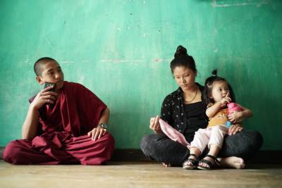 ‘Sing Me A Song’ Trailer: Thomas Balmès Returns With A Doc About A Monk Finding Love On Social Media - theplaylist.net - Bhutan