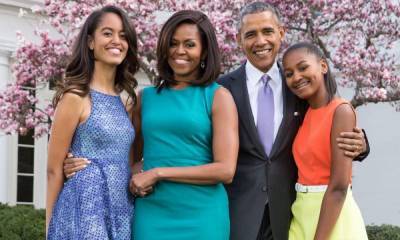 Michelle & Barack Obama and daughters Malia and Sasha share heartfelt message during holidays - hellomagazine.com - USA - Hawaii