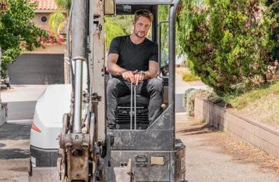 Justin Hartley Goes Full Demolition Mode Behind The Wheel Of An Excavator On ‘Celebrity IOU’ - etcanada.com - Canada