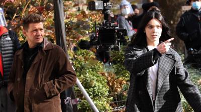 'Hawkeye' Set Photos Show Hailee Steinfeld as Kate Bishop Alongside Jeremy Renner! - www.justjared.com