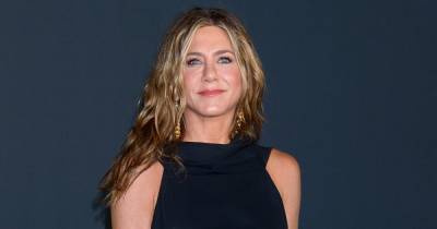 Get the Face Shield Jennifer Aniston Is Wearing on ‘The Morning Show’ Set - www.usmagazine.com