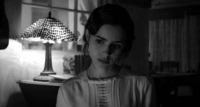 ‘Mank’: Lily Collins Says David Fincher Is An Exacting Genius But Is “Open To Collaboration” - theplaylist.net
