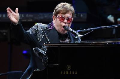 ‘Recovering Alcoholic’ Elton John Says Zoom Video Chats Have ‘Been A Lifesaver’ - etcanada.com - Santa