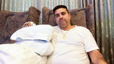 'Cake Boss' Star Buddy Valastro Makes a 'Super Special' Dessert for Doctor Who Operated on His Hand - www.etonline.com