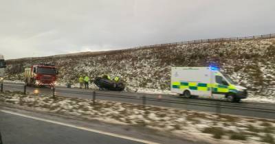 Two men rushed to hospital after car flips on roof in M77 Hogmanay horror crash - www.dailyrecord.co.uk