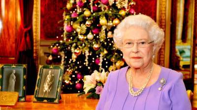 Queen Elizabeth’s Christmas Decorations Are Up at Windsor Castle The Photos Are Glorious - stylecaster.com - Britain - county Berkshire