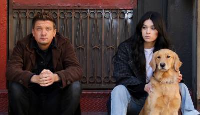 Jeremy Renner & Hailee Steinfeld Take a Break with Lucky the Pizza Dog in More 'Hawkeye' Set Photos - www.justjared.com - New York - Washington - city Chinatown