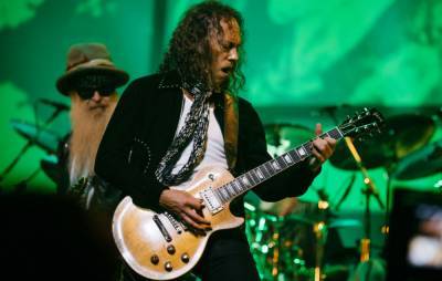 Watch Metallica’s Kirk Hammett play Peter Green’s legendary Les Paul guitar at tribute concert - www.nme.com