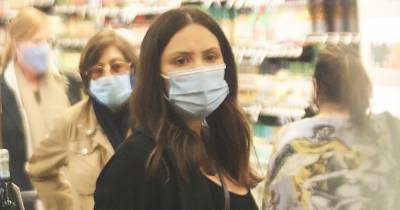 Pregnant Katharine McPhee Covers Baby Bump While Grocery Shopping: Pics - www.usmagazine.com - Los Angeles - USA