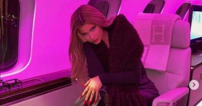 Kylie Jenner gives fans a tour of her incredible private jet with two bathrooms, a double bed and an entertainment suite - www.ok.co.uk