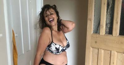 Nadia Sawalha shoots a video in her underwear as she tries to put an end to saggy tight crotches - www.ok.co.uk