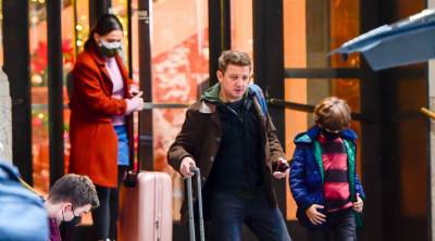 Jeremy Renner Films 'Hawkeye' Scenes, Seemingly with Clint Barton's Kids! - www.justjared.com - New York