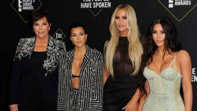 The Kardashians Unveiled Their 2020 Christmas Decorations We Can’t Decide Whose Is Best - stylecaster.com