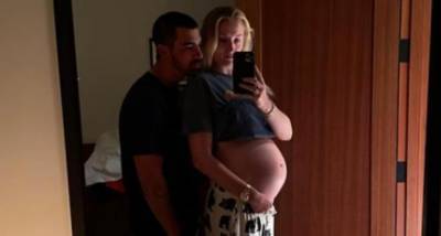 Joe Jonas poses next to Sophie Turner and her baby bump in a throwback snap from GoT star's pregnancy days - www.pinkvilla.com