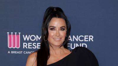 Kyle Richards - Mauricio Umansky - Kyle Richards Gives an Update After She and Daughter Sophia Tested Positive for COVID-19 - etonline.com