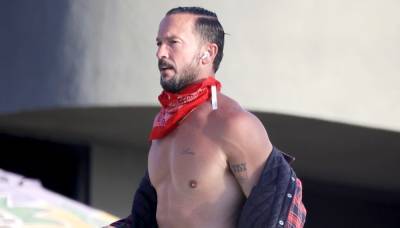 Pastor Carl Lentz Bares Ripped Body at the Beach Amid News of More Affairs - www.justjared.com - Manhattan - Japan