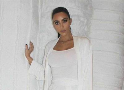 Kim Kardashian West defies the critics and reuses ‘tampon-like’ Christmas decorations - evoke.ie