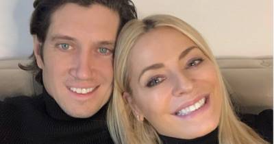 I'm A Celebrity's Vernon Kay and wife Tess Daly reunite as Strictly host shares loved-up snap - www.ok.co.uk