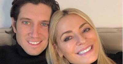 Vernon Kay finally reunited with wife Tess Daly after exchanging romantic messages while she was on Strictly - www.manchestereveningnews.co.uk