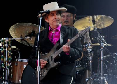 Bob Dylan Sells Entire Song Catalog To Universal Music Publishing Group - deadline.com