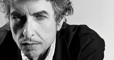 Bob Dylan sells rights to entire catalogue to Universal in landmark deal - www.officialcharts.com - USA