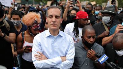 LAPD criticized by Dems, BLM for using batons against protesters outside Mayor Garcetti's home - www.foxnews.com - Los Angeles - Los Angeles - county Windsor