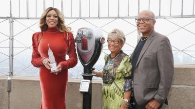 Wendy Williams Mourns Death of Her Mom Shirley on Her Talk Show - www.etonline.com