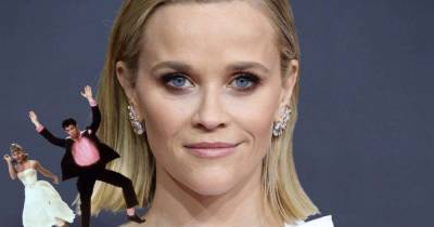 Reese Witherspoon, Jennifer Garner and more join viral 'Elf on the Shelf' meme - www.msn.com