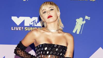 Miley Cyrus Says Her Mom Tish Cut Her Mullet Because It's the Only Hairstyle She Can Do - www.etonline.com