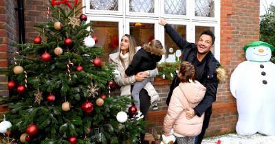 Peter Andre shows off stunning Christmas tree and festive decorations as he poses for adorable family photo - www.ok.co.uk