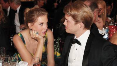 Taylor Swift Just Subtly Responded to Rumors She’s Secretly Engaged to Joe Alwyn - stylecaster.com