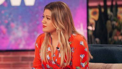 Kelly Clarkson Shares How She's Reorganizing Her Life Amid Divorce From Brandon Blackstock - www.etonline.com