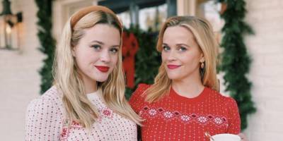 This Pic of Reese Witherspoon and Ava Phillippe Looking Identical in Holiday Sweaters Got 1.7M Likes - www.elle.com